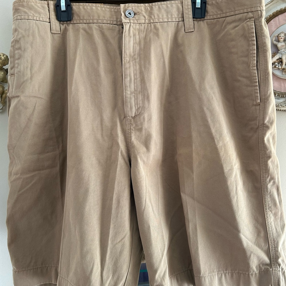 Men's Almost New Dark Tan Casual Shorts Size 40. C:4550